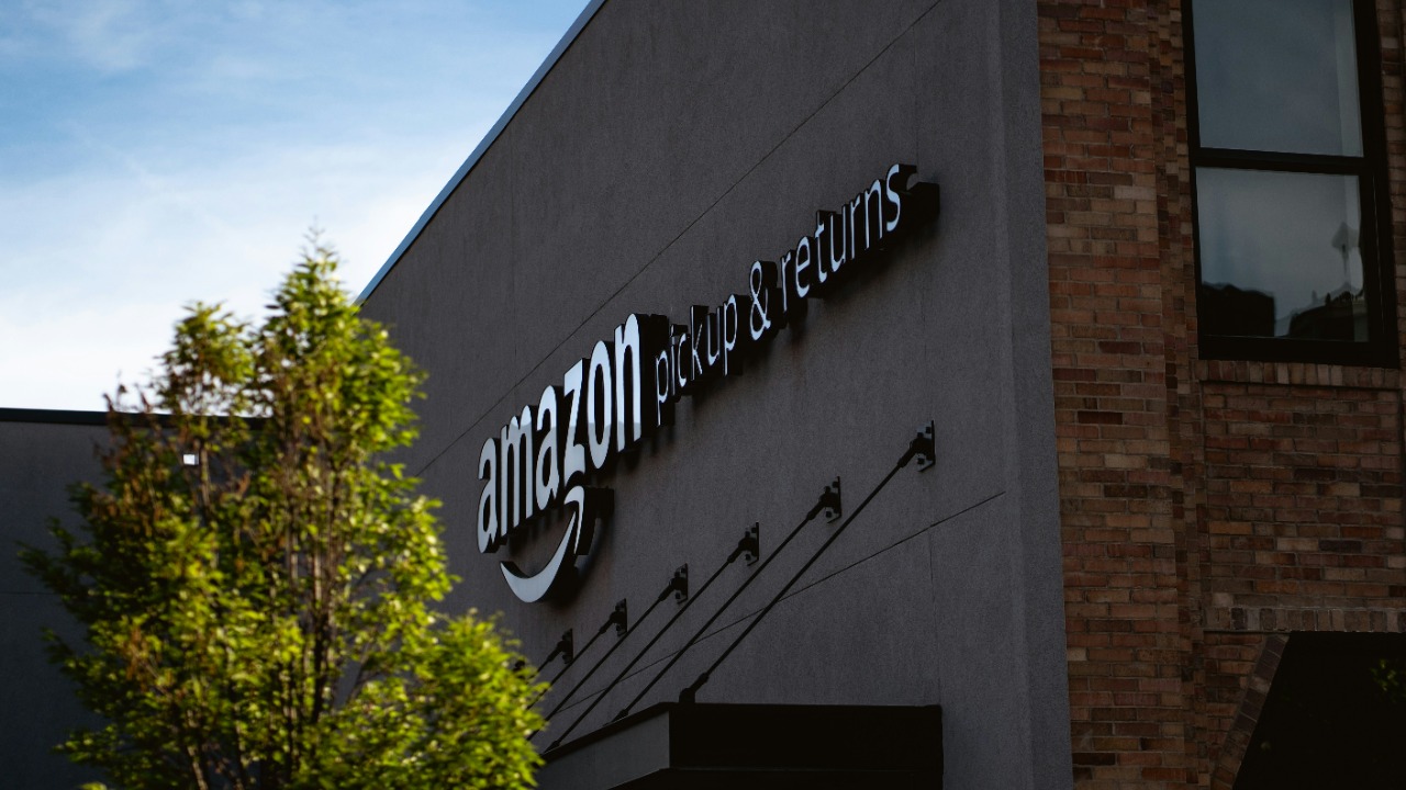 Amazon scraps $400M Arkansas hub as 4,100 jobs vanish over flaws<br><br>