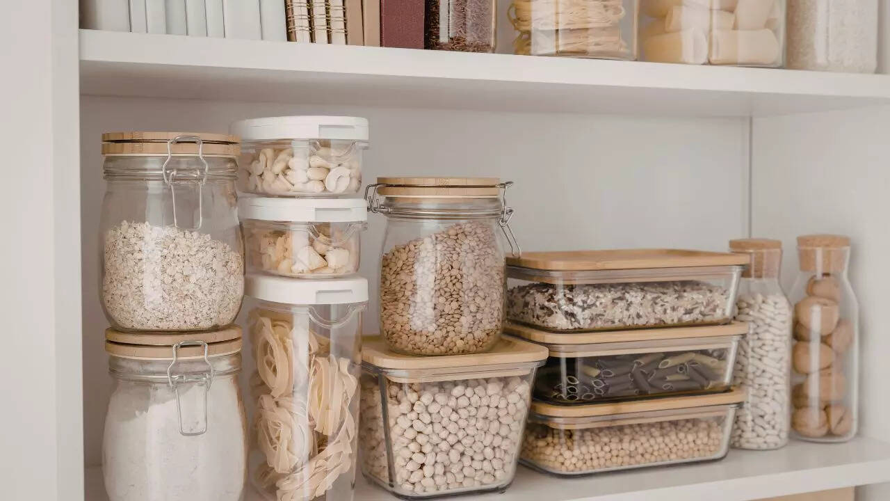 6 signs your plastic food storage containers are unsafe and expert tips ...