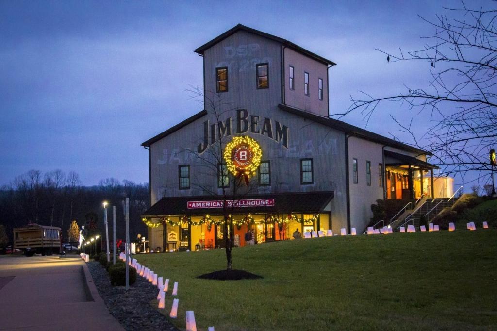 Berapa banyak pekerjaan yang mungkin terkena dampak ketika pabrik Kentucky Jim Beam berhenti memdist