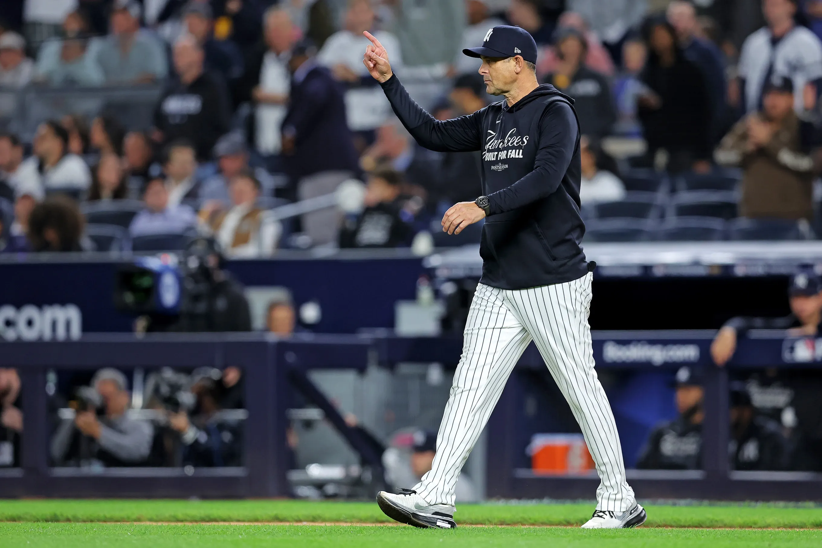 Boone’s lighthearted take highlights Yankees-Mets player moves