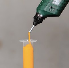 Precise pouring of glue 👌