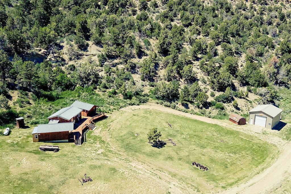 Photo inspiration: Picture Idea: Unique 1906 Off Grid Retreat In Rangely Colorado Featuring 640