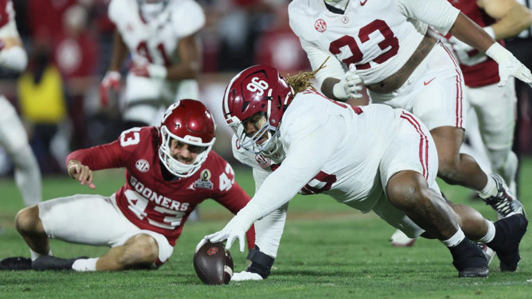 Oklahoma punter forgets how to do his job in wild CFP moment that ...