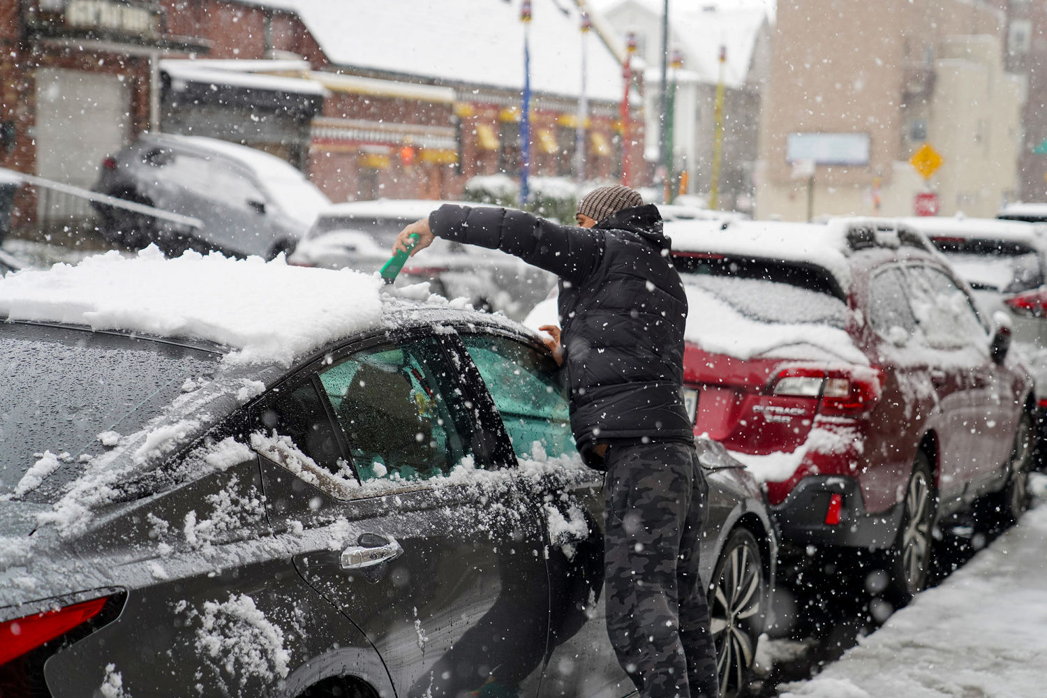 72 million at risk as strong winds and snow showers impact holiday ...