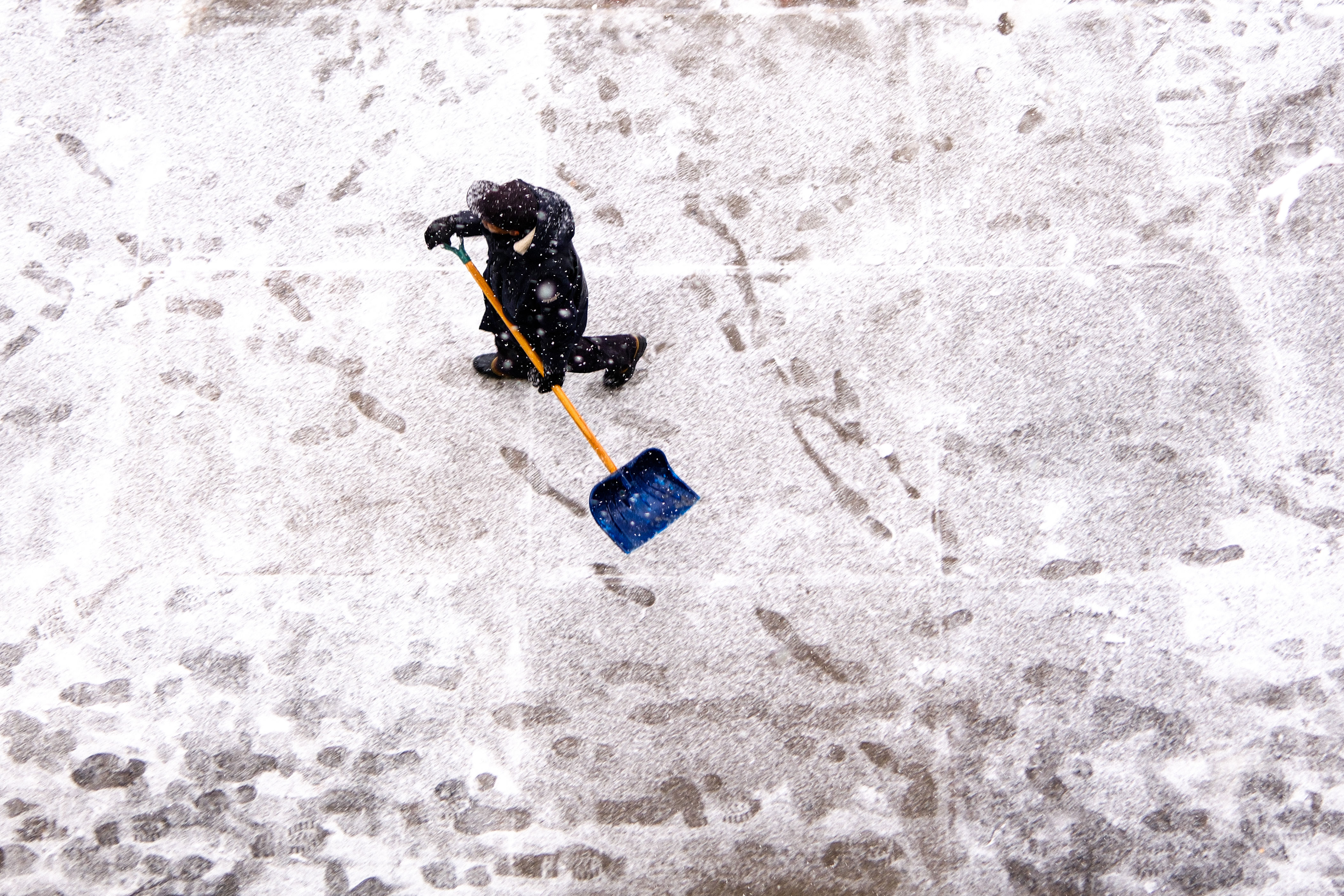 Winter storm warning as 3 feet of snow to strike: "Hazardous"<br><br>