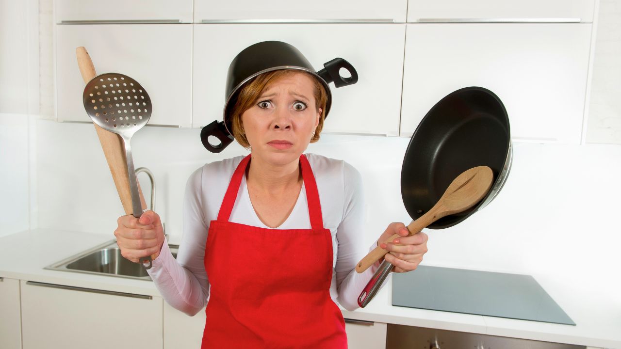 ‘Get Up Early to Prep': MIL Demands Working DIL Cook Thanksgiving Before 12-Hour Shift
