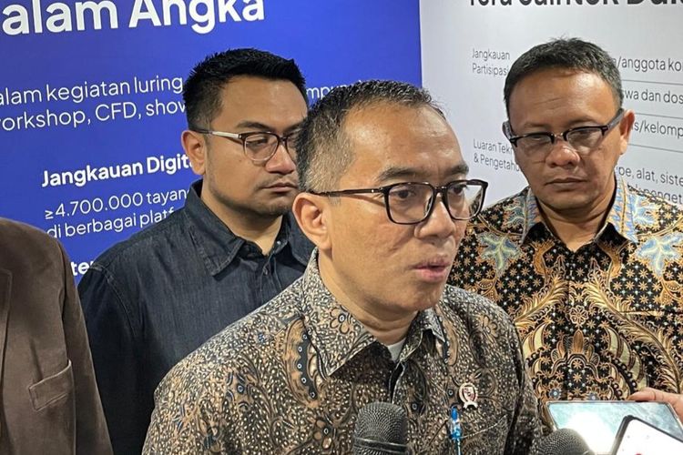 Mendiktisaintek Brian Yuliarto usai acara REPERTOAR 2025: Refleksi dan Arah Pengembangan Sains dan Teknologi, Sabtu (20/12/2025) di Gedung Kemdiktisaintek, Jakarta Pusat.