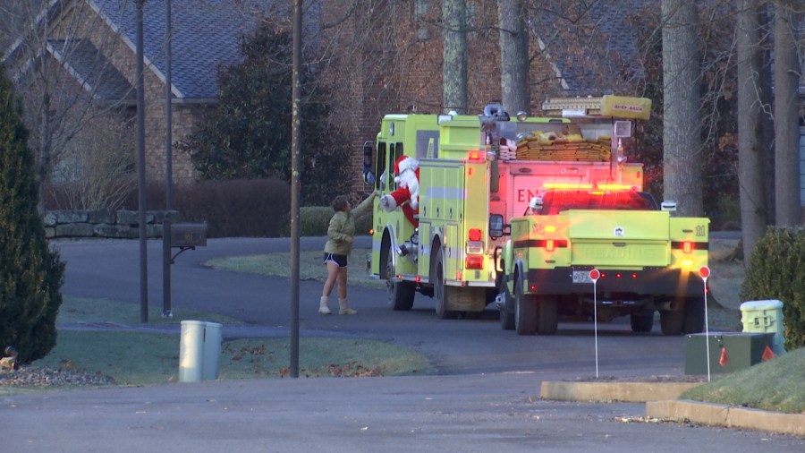 Spelter VFD mengadakan lari Santa tahunan melalui lingkungan sekitar