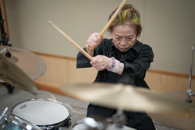 72歳で始めたドラムで人生変えた!「日本人最高齢現役女性シンガードラマー」ChaBaBaさんの軌跡