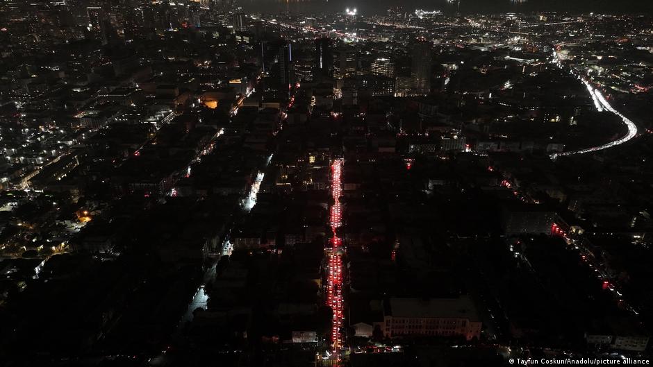 US: Tens of thousands left without power in San Francisco