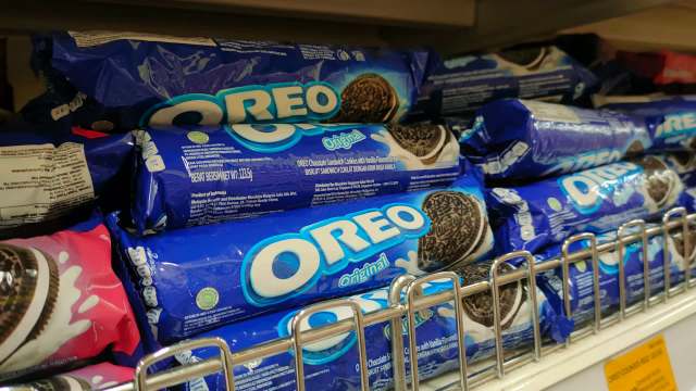 Shopper outraged after taking closer look at Oreo cookie purchase ...