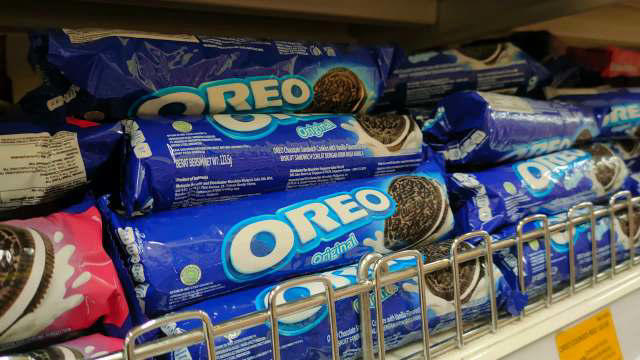 Shopper outraged after taking closer look at Oreo cookie purchase ...
