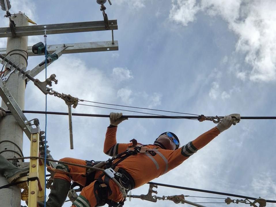 Seluruh gardu PLN Aceh pulih, jaringan ke warga masih diperbaiki