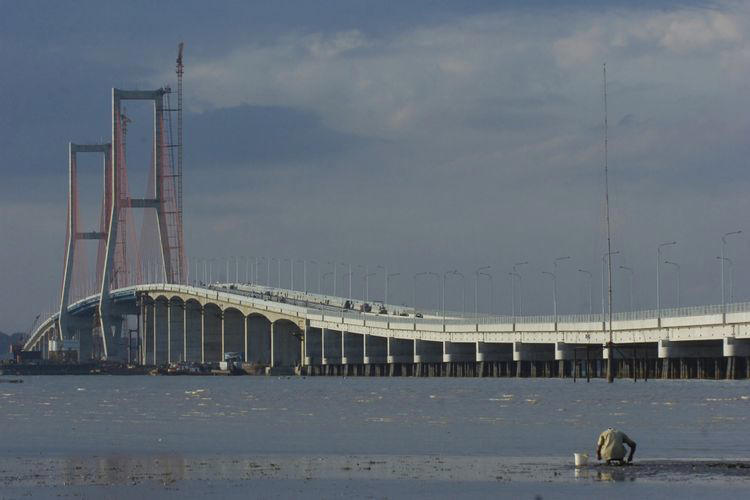 Jembatan Suramadu Raditya Helabumi/Kompas.com