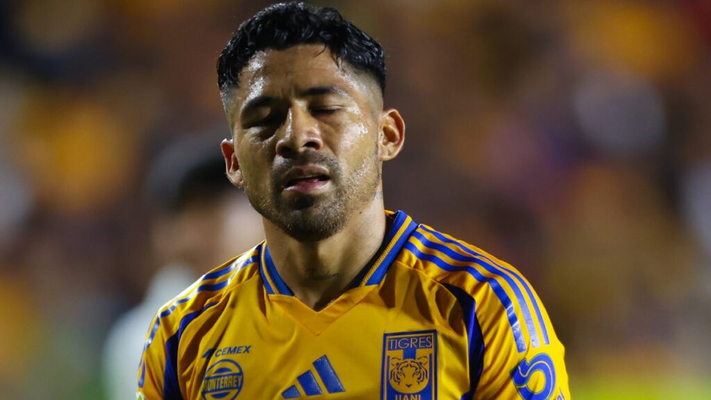 Javier Aquino se despidió entre lágrimas de la afición de Tigres | Imago7