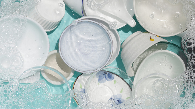 Here's how long you can soak your dirty dishes without them becoming ...