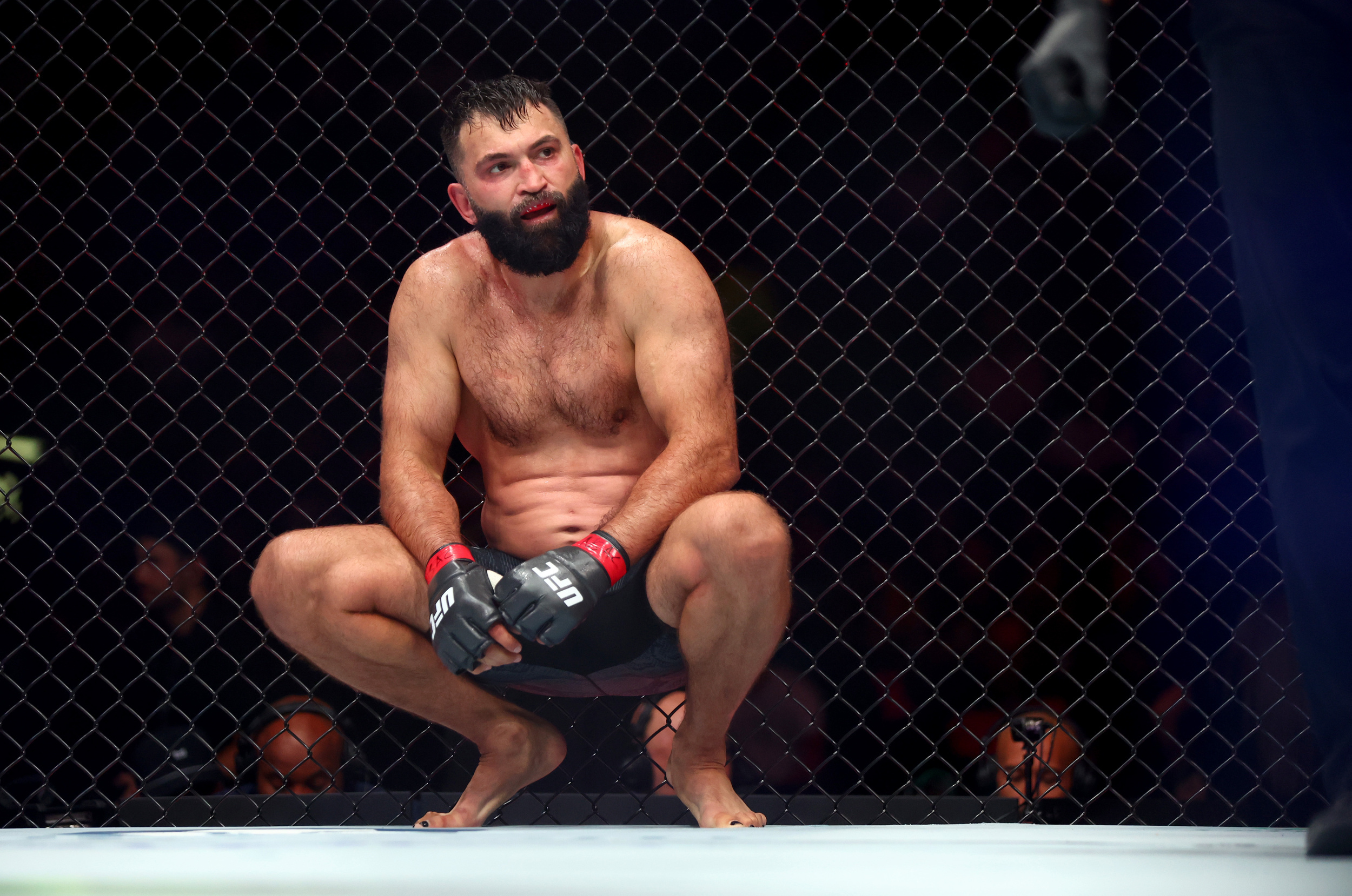 Andrei Arlovski gets into concourse brawl with YouTuber Jack Doherty’s entourage at Joshua–Paul event<br><br>