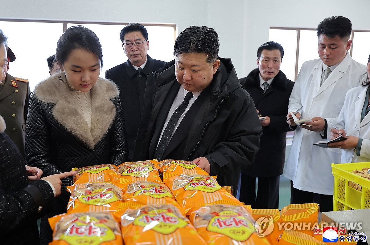 With daughter in tow, N Korean leader attends factory openings for 2nd straight day<br>