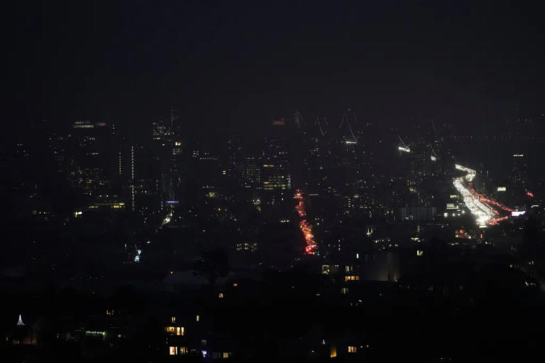 San Francisco power outage leaves 130,000 in the dark