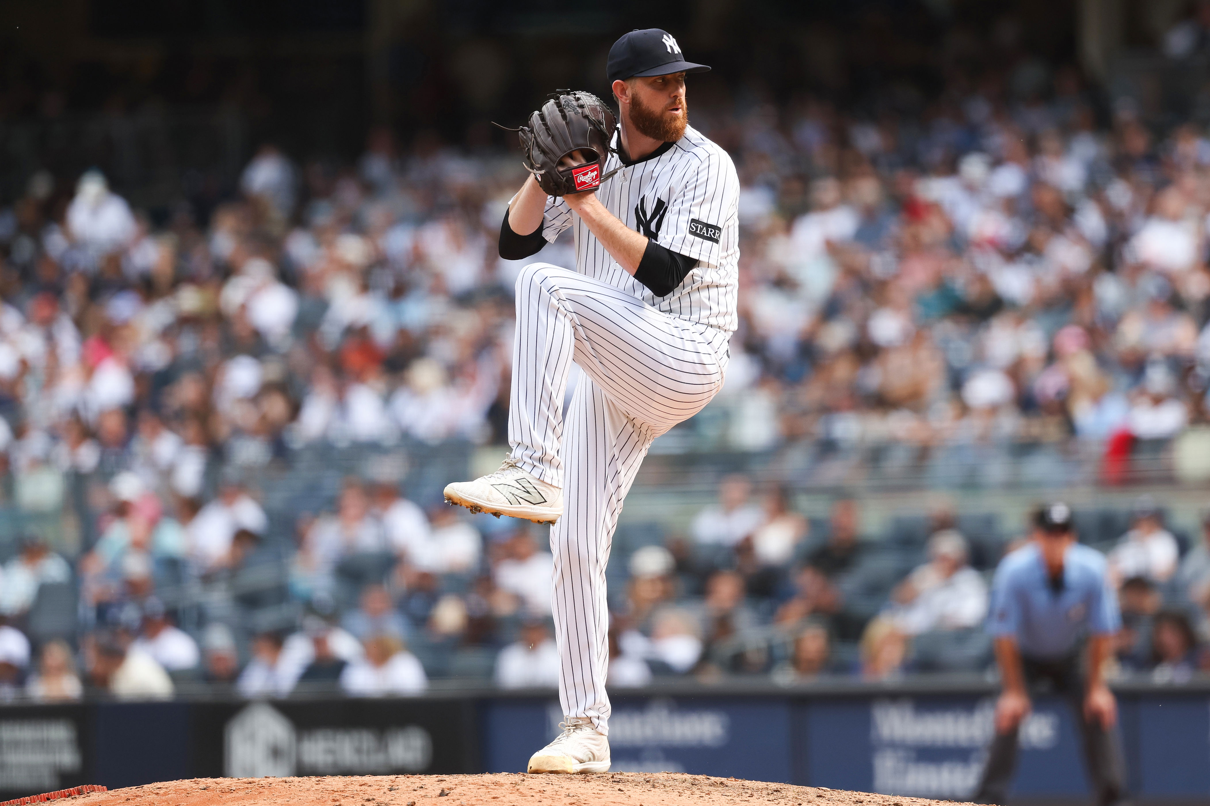 Yankees news: Paul Blackburn re-signs with New York<br><br>