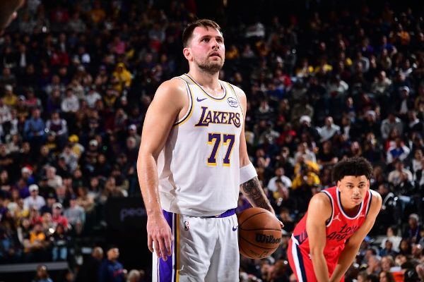 Lakers lose Luka Doncic to leg contusion vs. Clippers<br><br>