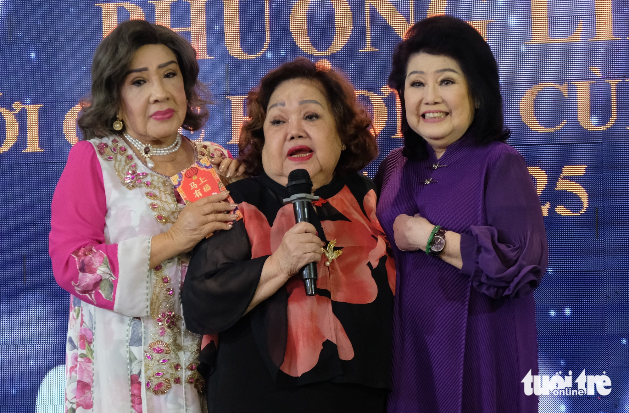 Nghệ sĩ cải lương tuổi về chiều: Mình thương nhau thôi!