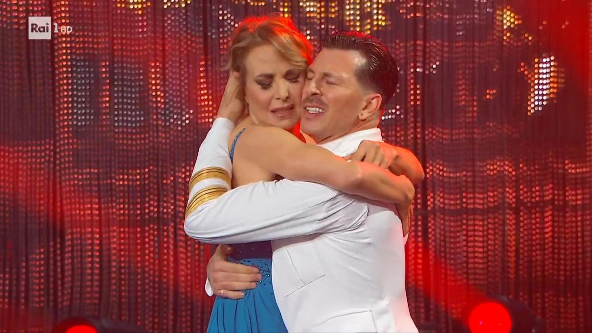 Ambientazione lirica per il valzer di Barbara D'Urso e Pasquale La ...