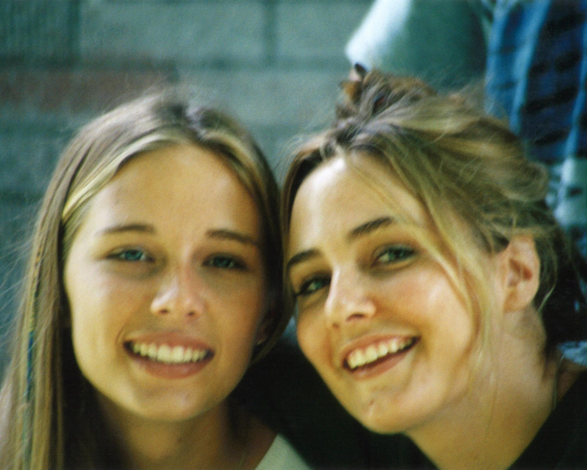 La hermana de una víctima de Epstein lo denunció en 1996, pero el FBI no investigó, según revelan los archivos