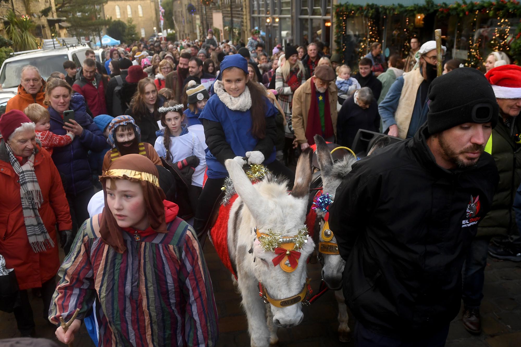 Christmas in Haworth: A nativity procession that brings the Christmas ...