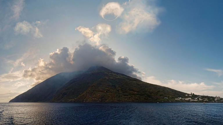 Watch: Volcano blows perfect smoke rings like a cosmic party trick ...