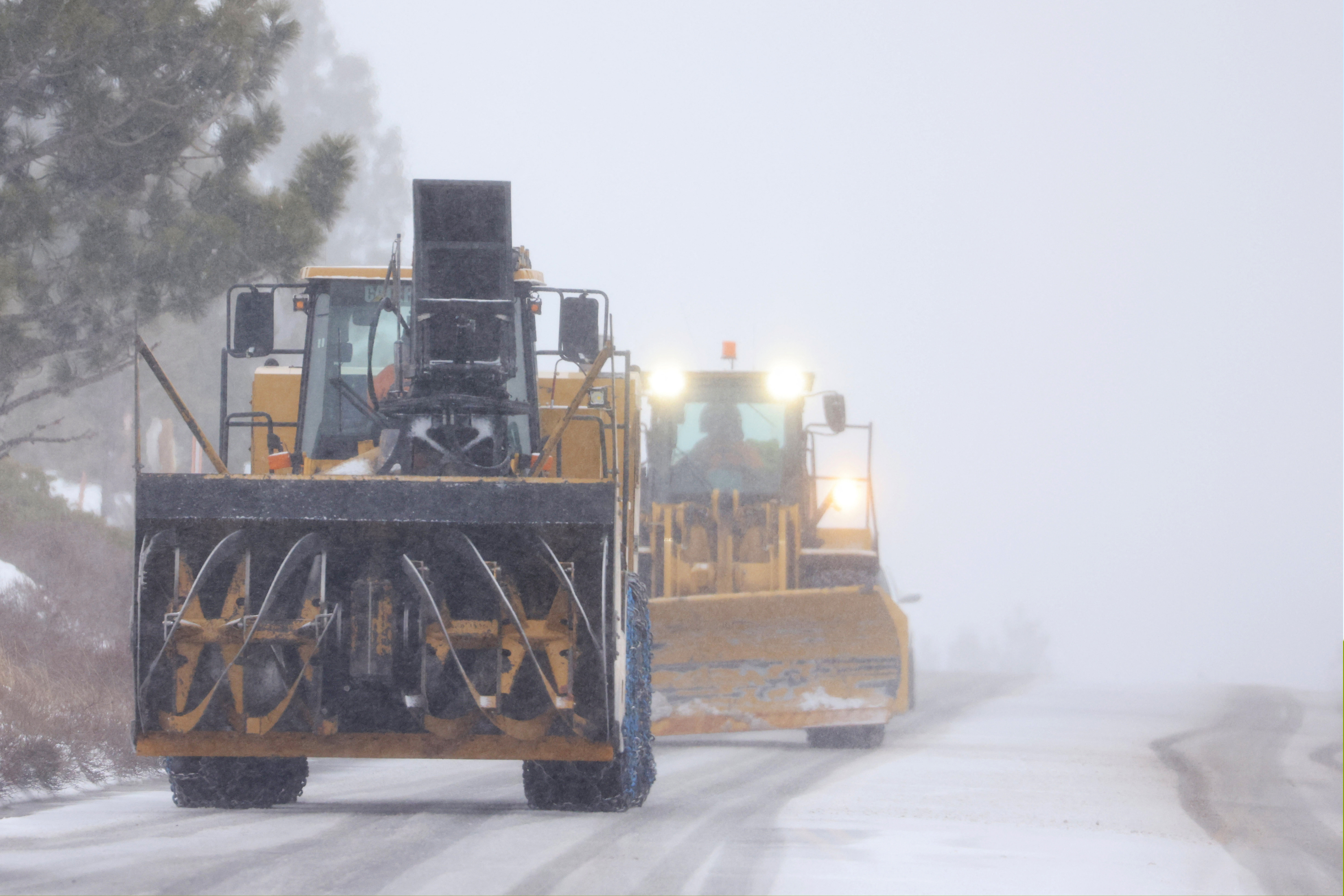 Winter weather warning as 40 inches of snow to hit—travel "impossible"<br>