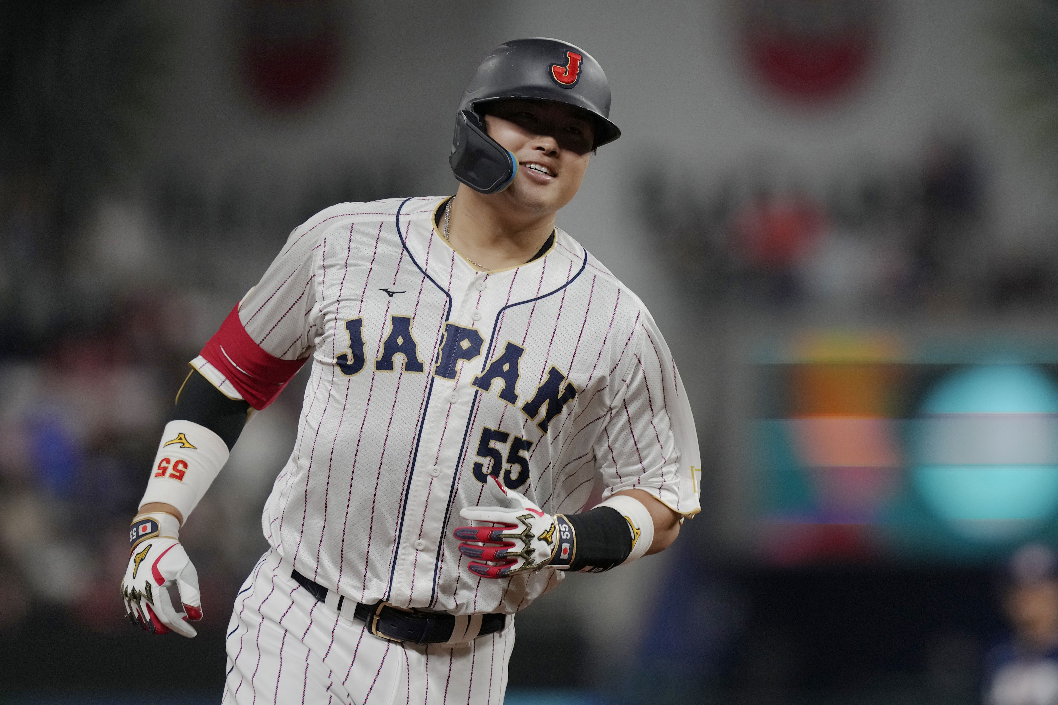 Japanese star Munetaka Murakami reportedly agrees to 2-year, $34M deal with White Sox<br>