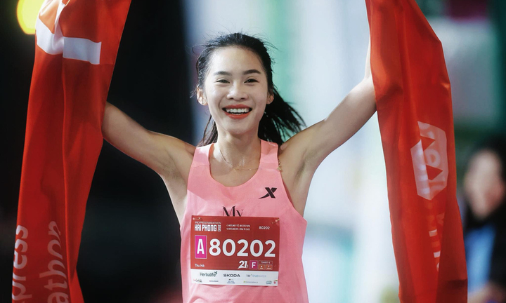 Giành HCĐ SEA Games trở về, nữ VĐV Việt Nam thi chạy 21 km đoạt luôn giải nhất