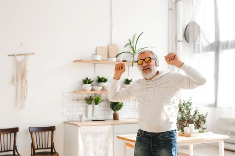 Jika Anda Masih Lakukan 9 Hal Ini di Usia 70-an, Anda Lebih Paham Kebahagiaan daripada Banyak Orang