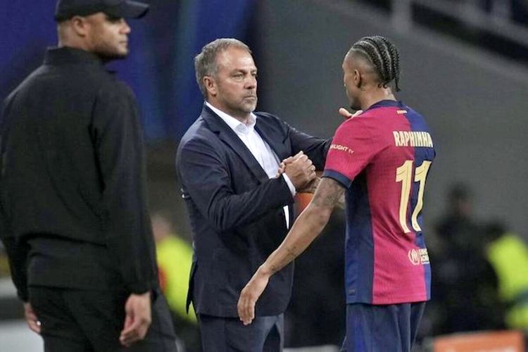 Raphinha Tidak Masuk Tim Terbaik FIFA, Hansi Flick Bereaksi