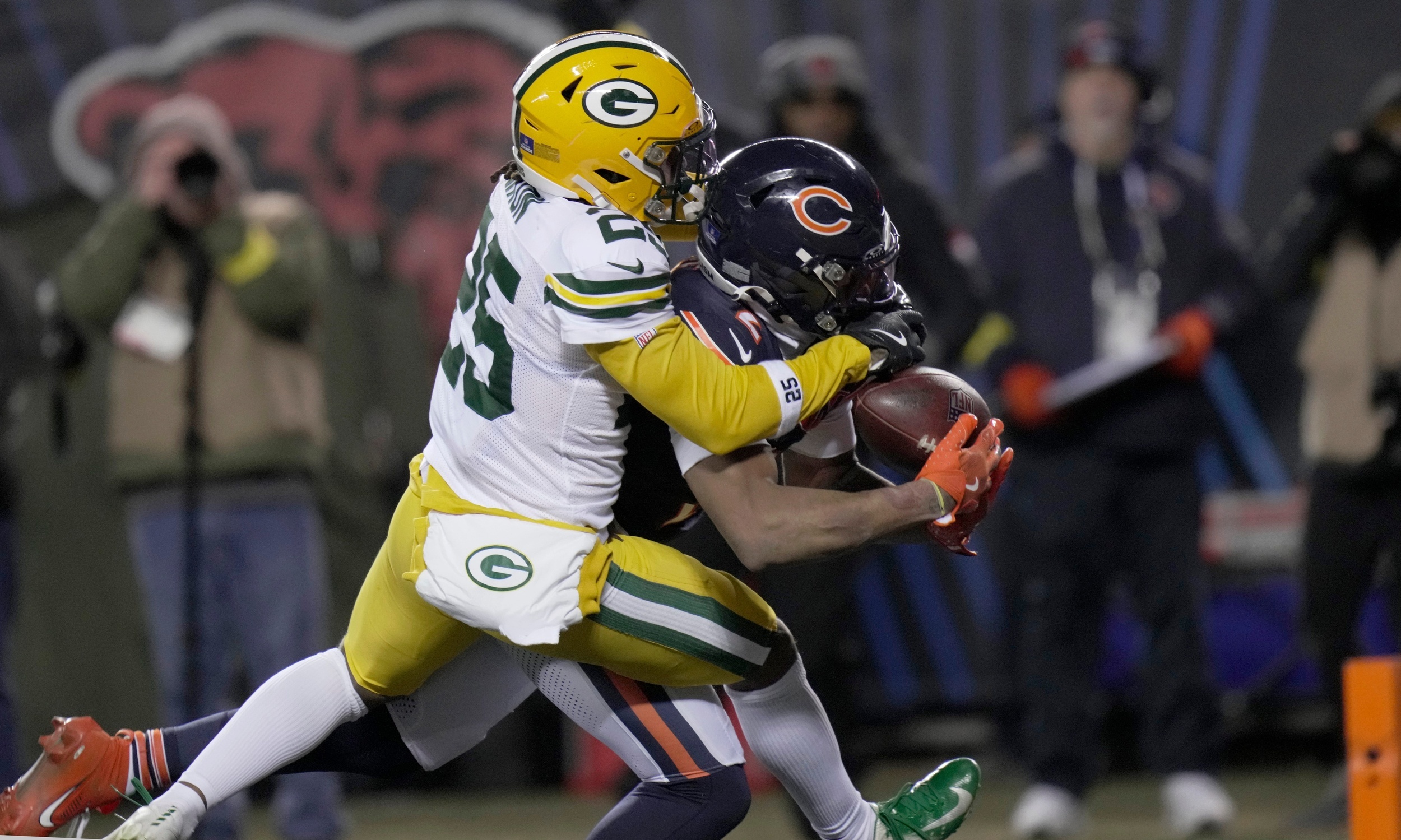 Bears stun Packers with ridiculous game-winning touchdown in overtime