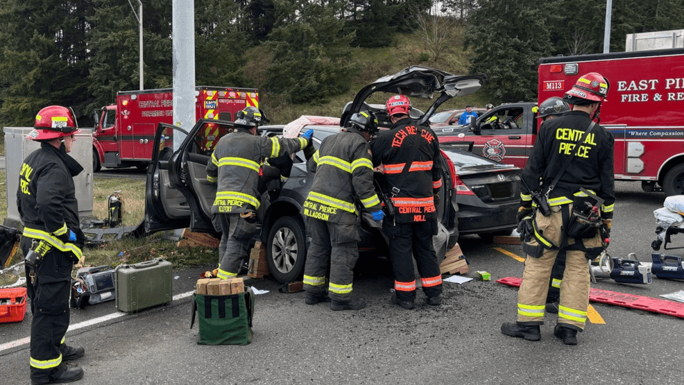 4-year-old hurt after driver runs red light, crashes into family's ...