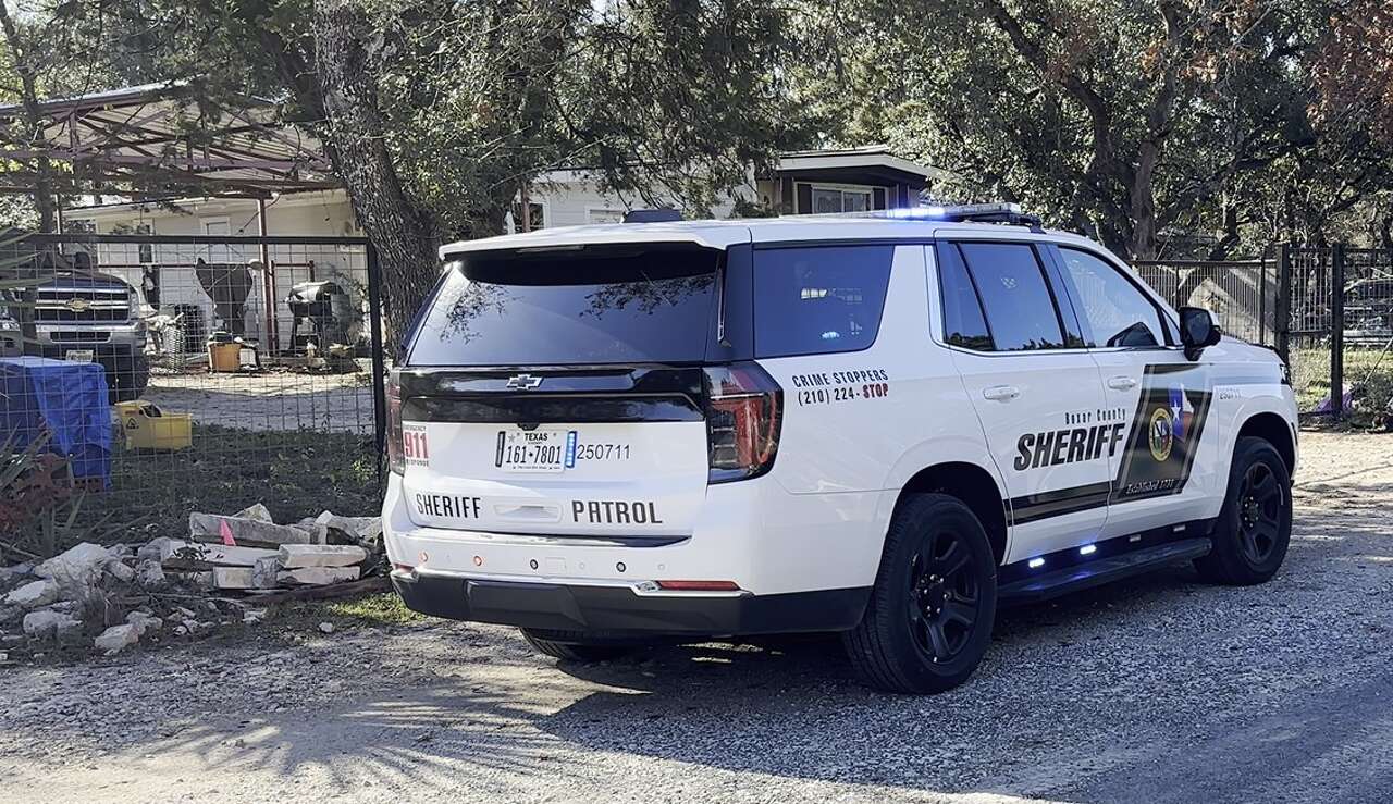 2 deputies shot, man killed in officer-involved shooting in Bexar County<br>