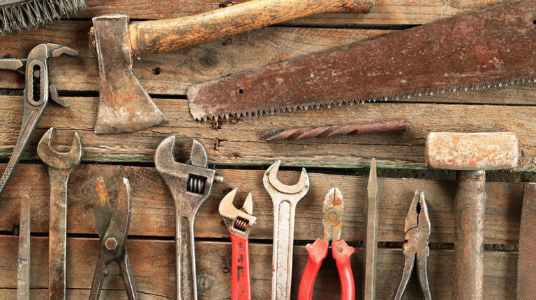 Is it safe to use WD-40 on rusty tools?