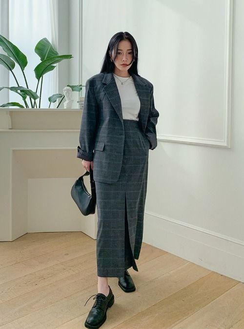 Baju apa yang cocok dengan rok abu-abu? Ini pilihannya