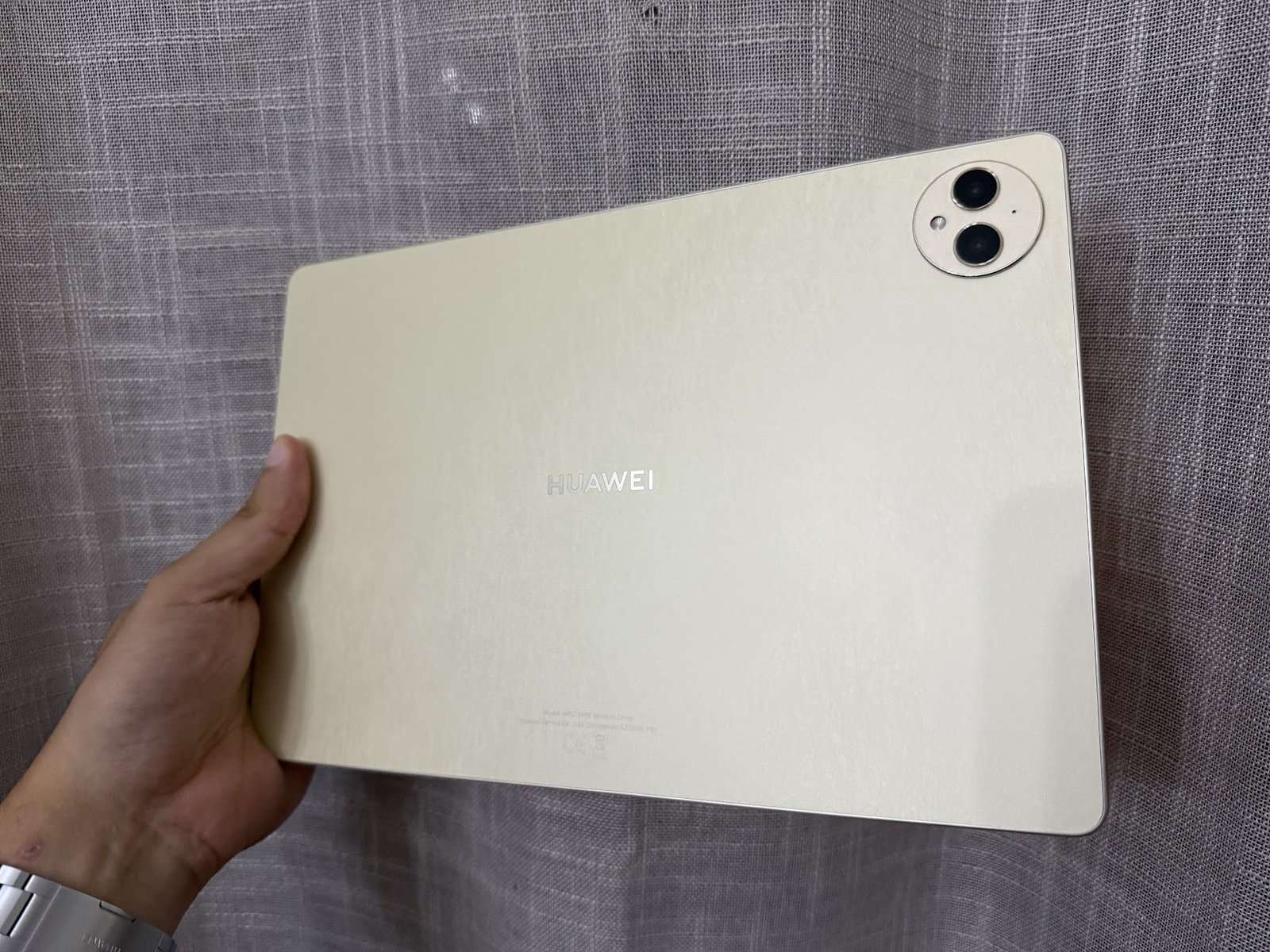 Tens um tablet Android antigo? Usa como moldura digital!