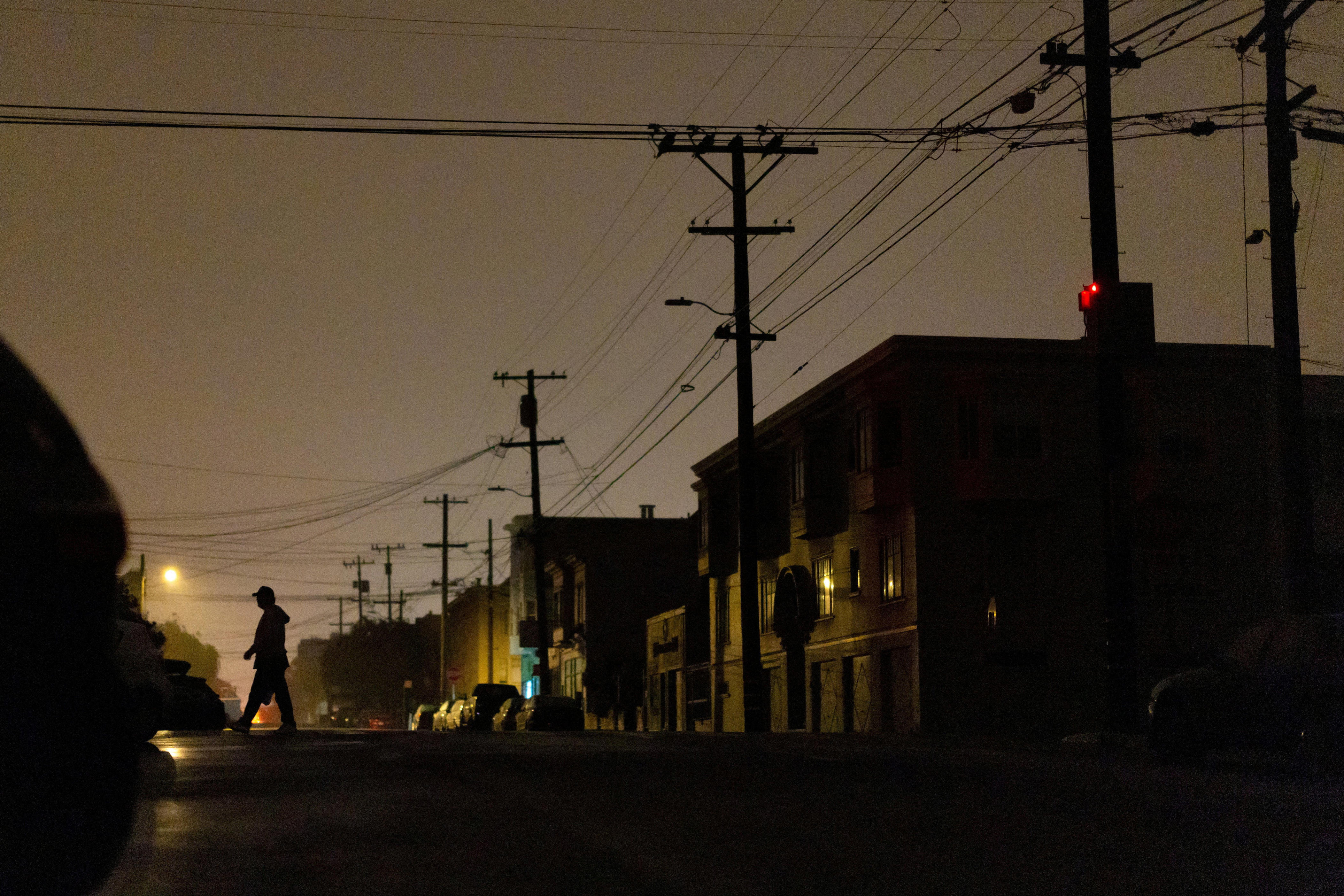 San Francisco power outage continues for thousands still in the dark<br><br>