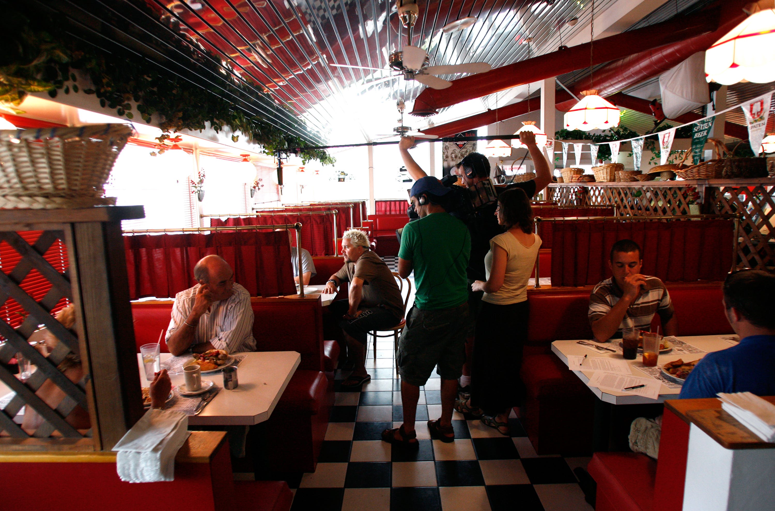 Guy Fieri revisit has Sarasota restaurant buzzing again