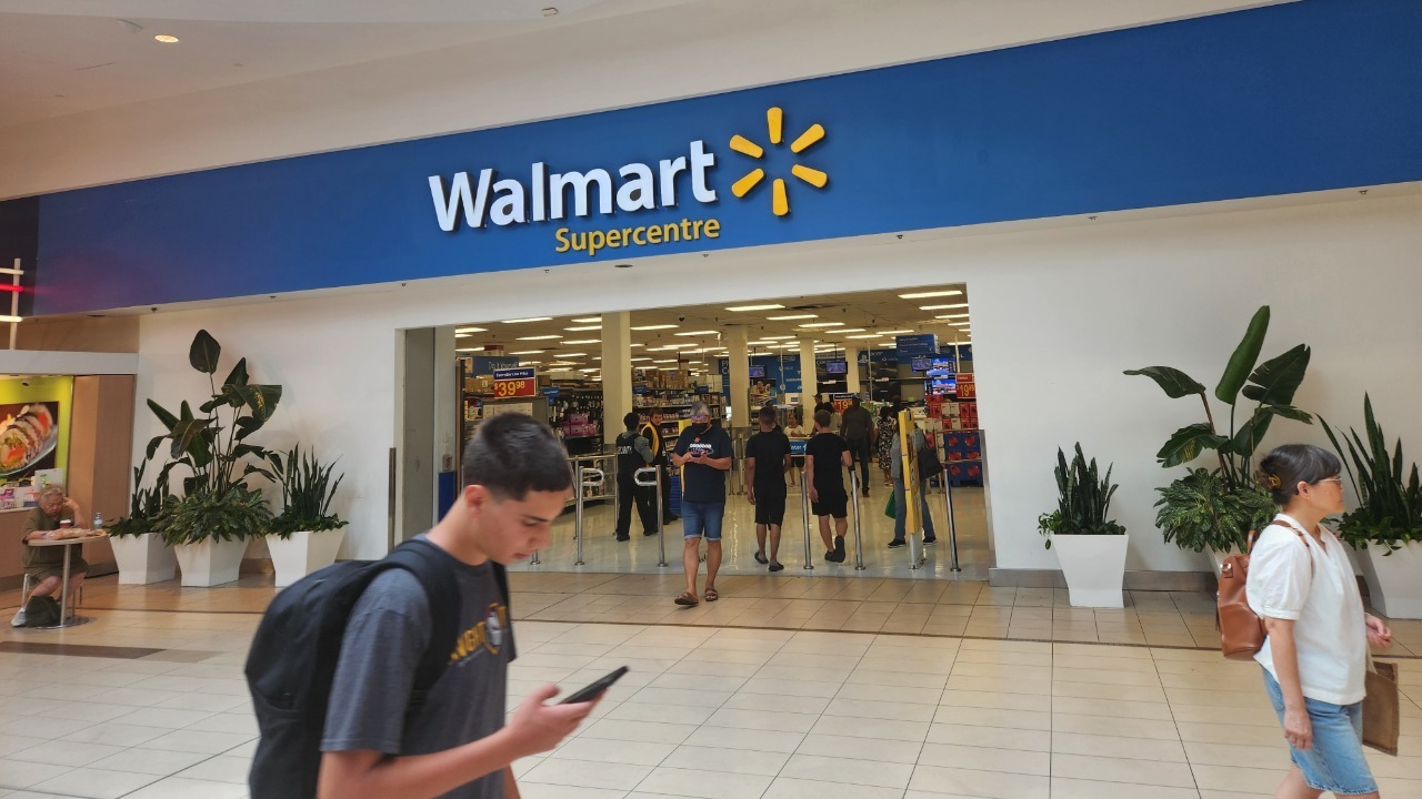 Walmart ditches self-checkout in 2 weeks as arrests plunge<br><br>