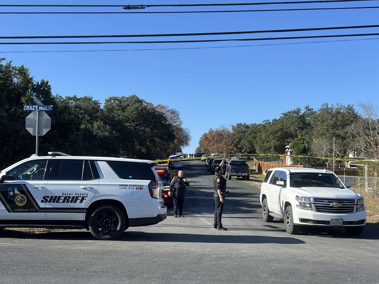 Suspect killed, two deputies injured in exchange of gunfire in northern Bexar County<br>