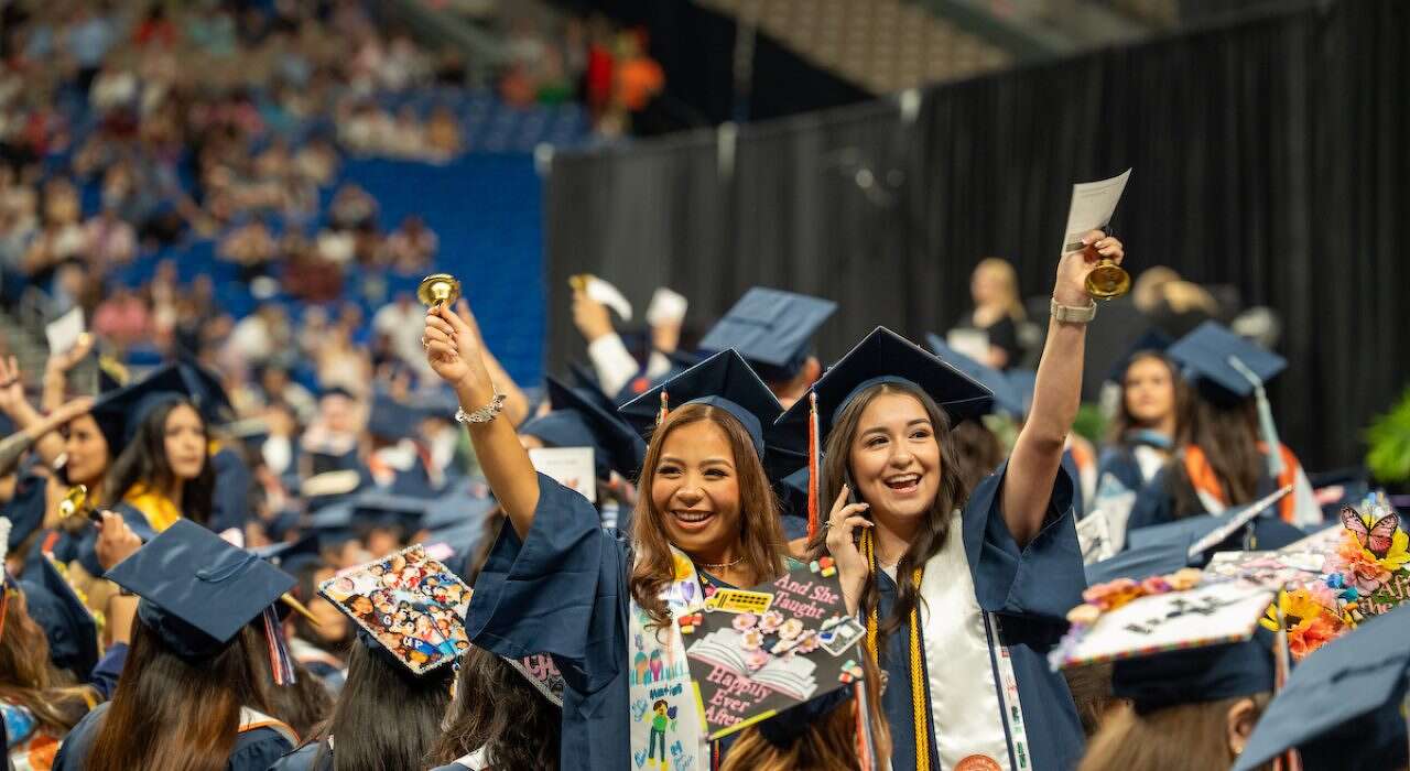 UTSA graduation ceremony goes viral after graduates act out memes
