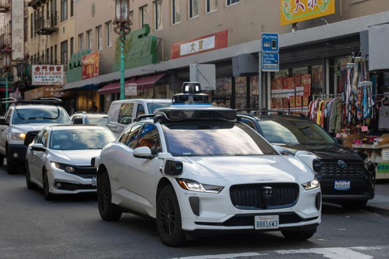 Weekend round-up: GM's CEO succession, Tesla's FSD boost, Trump's air ...