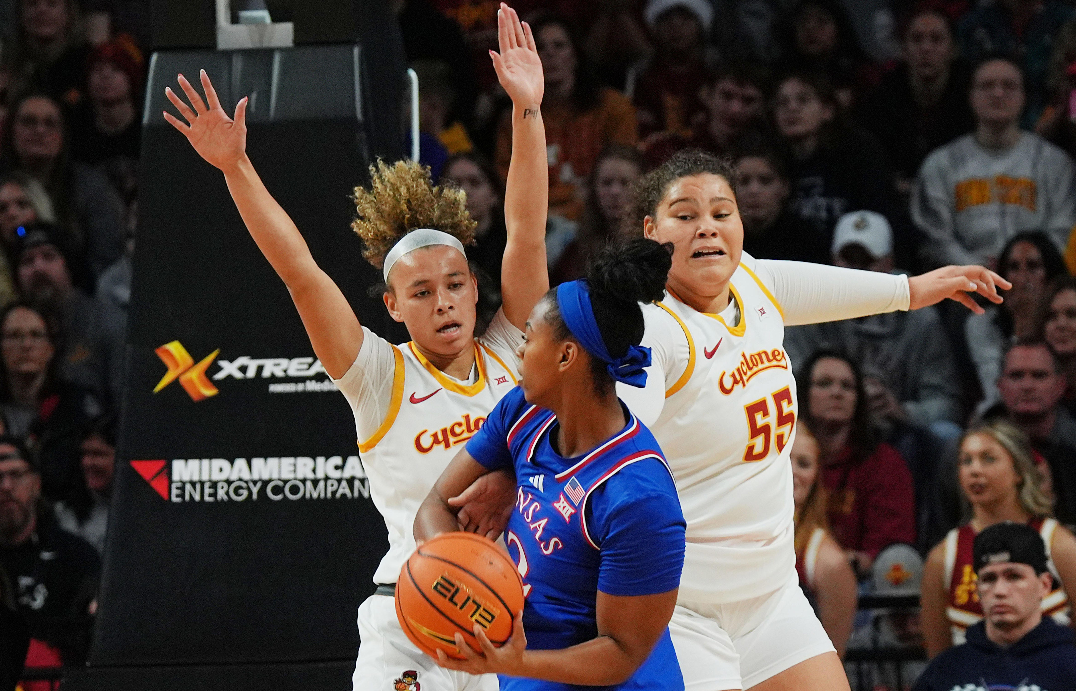 El equipo femenino de baloncesto de Iowa State vence a Houston e iguala el mejor comienzo del programa