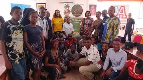 Oyem : la Première Dame Zita Oligui Nguema au cœur du Village de Noël