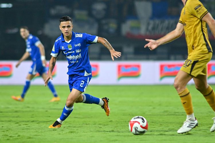 Saat Hodak Bercanda, Eliano Reijnders Harus Jadi Kiper Persib